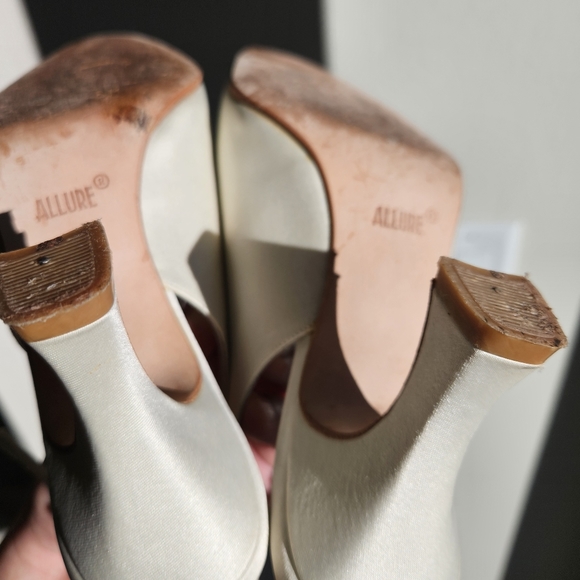 Allure Terza sling back heels size 6 champagne colored vintage - Picture 13 of 15